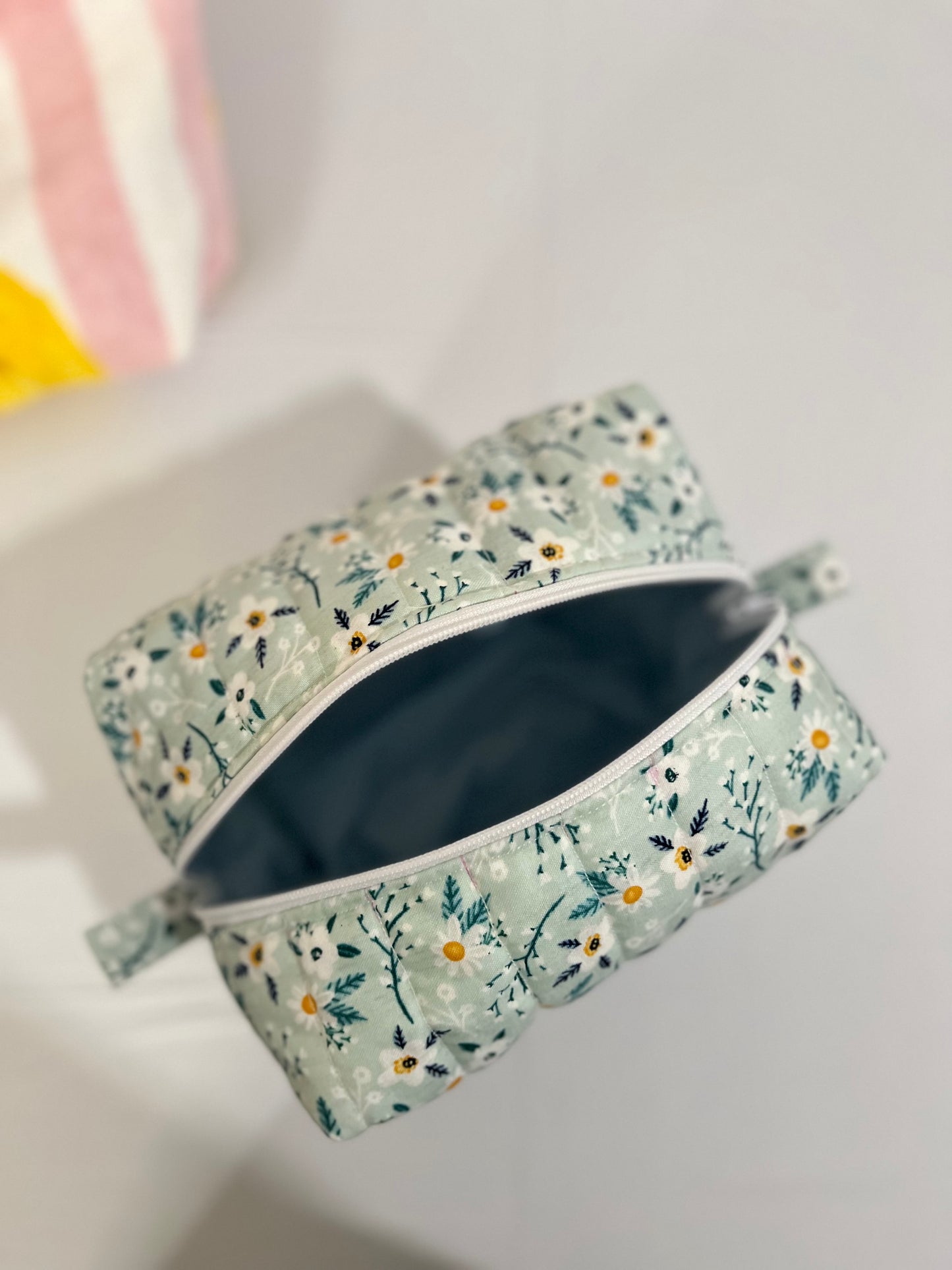 DAISY COSMETIC BAG